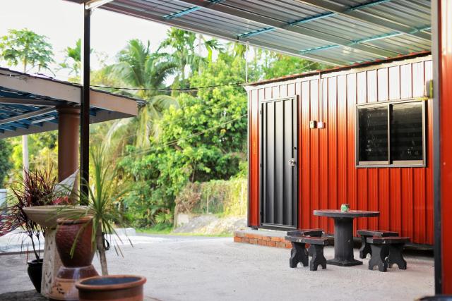 Padang Besar Red Cabin Homestay