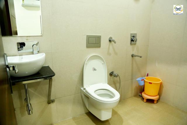 HOTEL BABYLON REGENCY, Opp Krishna Janmasthan Temple