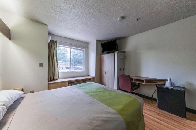 Motel 6-Charlotte, NC - University