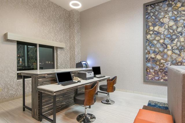 Holiday Inn Express & Suites Norwood by IHG