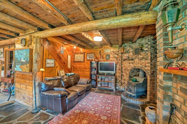 'Sasquatch Inn' Retreat Near Fishing & Hunting!