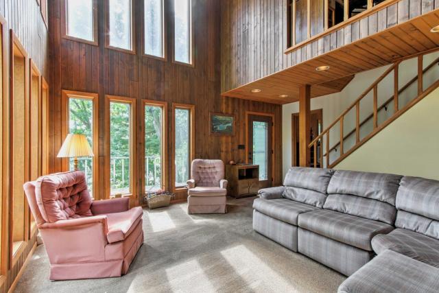 Waupaca Lakefront Home w/ Pool Table & Dock!