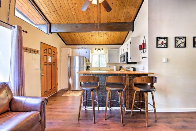 Cozy Cabin w/ Deck & Fireplace in Big Bear!