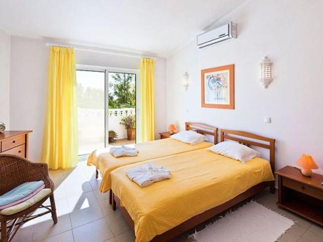 Attractive 3 bedroom Carvoeiro villa with private heated pool in Vale do Milho Air conditioning inc