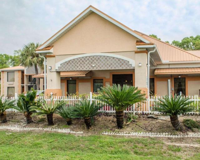 Quality Inn near Manatee Springs State Park