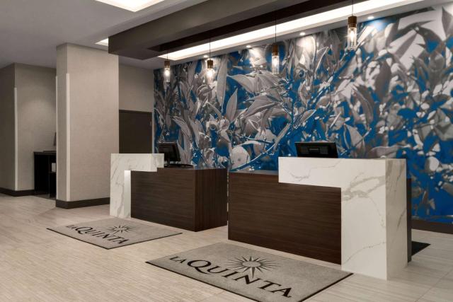 La Quinta Inn & Suites by Wyndham Orlando I-Drive Theme Parks