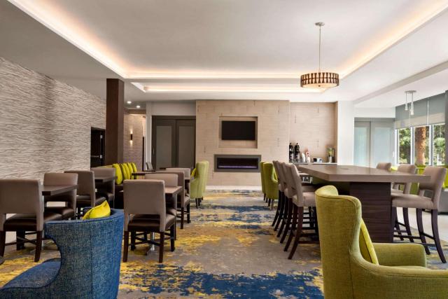 La Quinta Inn & Suites by Wyndham Orlando I-Drive Theme Parks