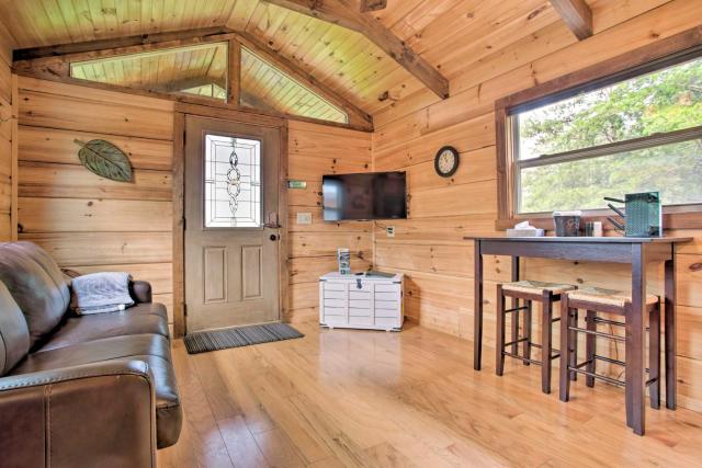 Hike, Sip & Unwind! Mill Spring Cabin Near Winery
