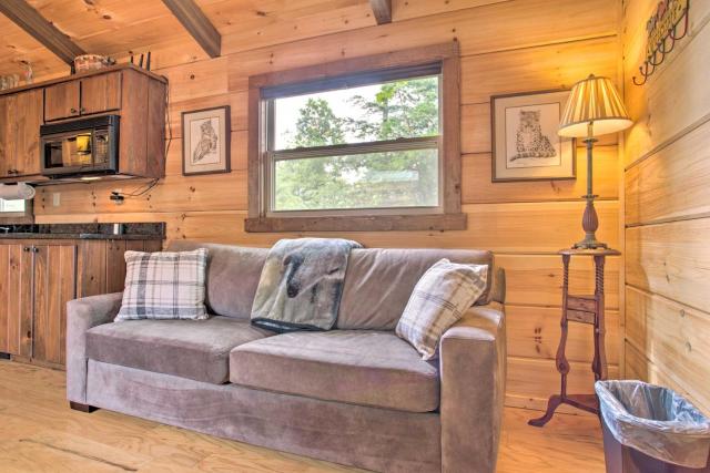 Year-Round Adventure! Rustic Cabin in Mill Spring