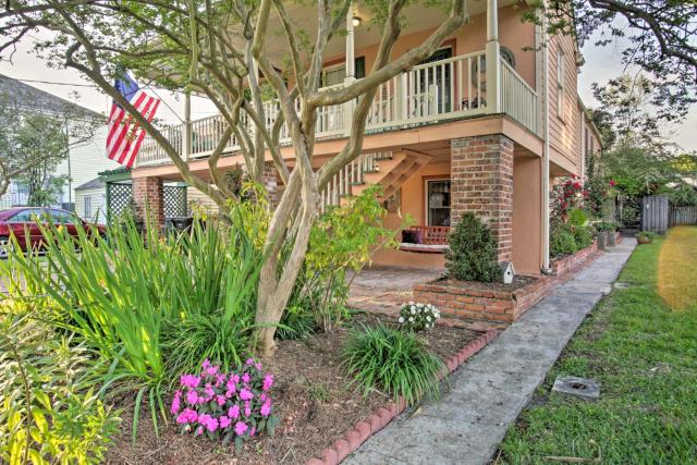 4 Mi to French Quarter: NOLA Apt w/ Garden Patio