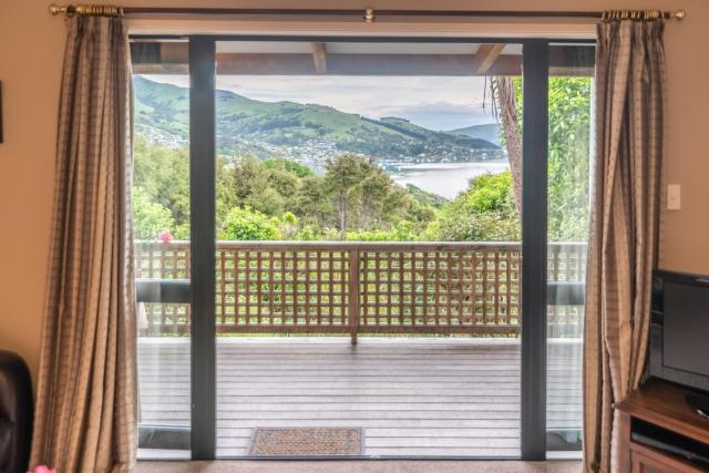 Overton Cottage - Akaroa Holiday Home