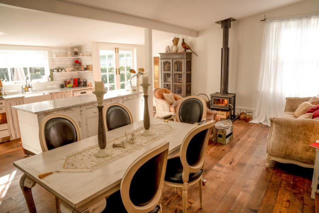 Villa Akaroa - Akaroa Pet Friendly Holiday Home