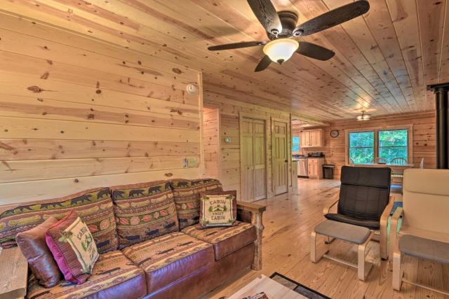 Secluded Cabin w/ Deck 13 Miles to Downtown Murphy