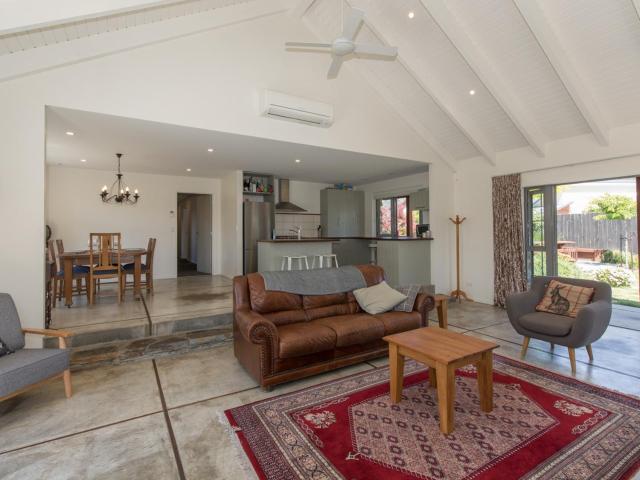 Modern Cottage Charm - Albert Town near Wanaka