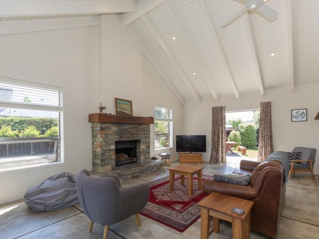 Modern Cottage Charm - Albert Town near Wanaka