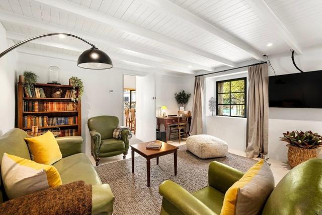 Wanaka Stone Cottage - Wanaka Holiday Home