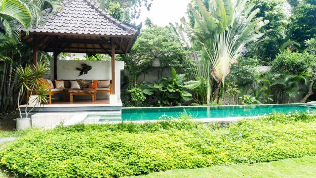 Spacious 4BR Private Estate w-Big Garden and Pool Central Seminyak