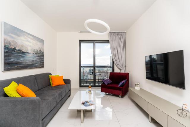 HolySuite J Tower