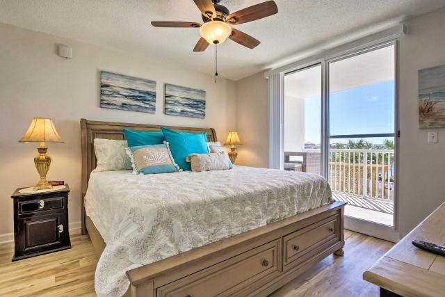 Snowbird's Retreat: Walkable Destin Condo w/ View!