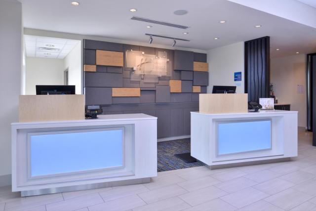 Holiday Inn Express & Suites - Olathe West by IHG