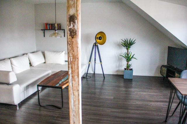 EXKLUSIVE 2 Zi. Dachgeschosswohnung in Top Lage!