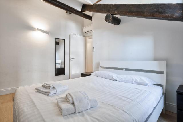 GuestHost - Stylish Apartment in the heart of Torino