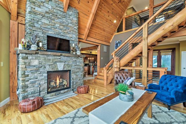 The Barn House: Caldwell Mtn Retreat w/ Hot Tub!