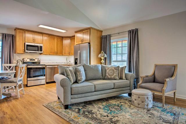 Walk to Dining: Saluda Main Street Retreat!