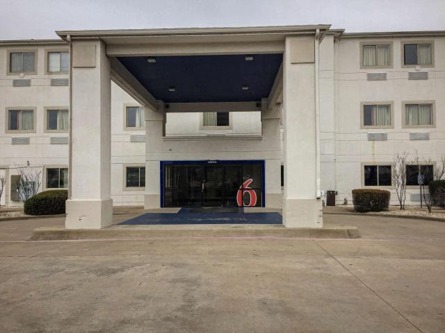Motel 6-Woodway, TX