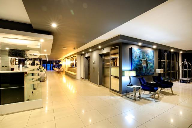 The Nicol Hotel and Apartments