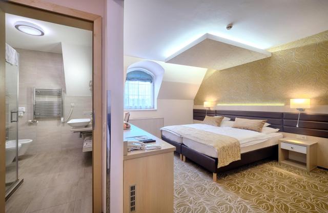 Hotel Kiss
