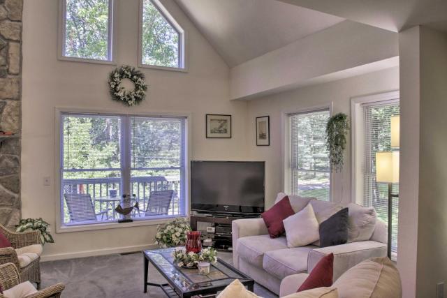 Spacious Home w/ Deck, Grill & Delaware River View