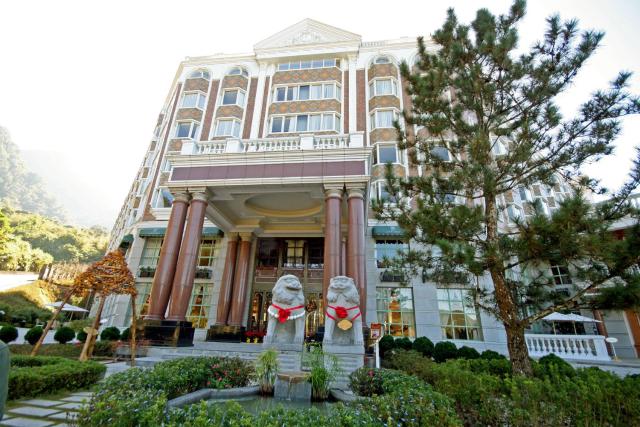 Le Midi Hotel Chitou