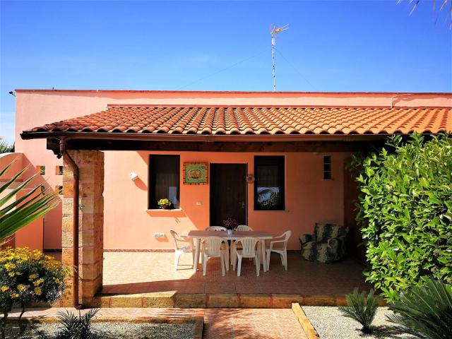 House with 2 bedrooms in Torre San Giovanni with enclosed garden and WiFi 700 m from the beach