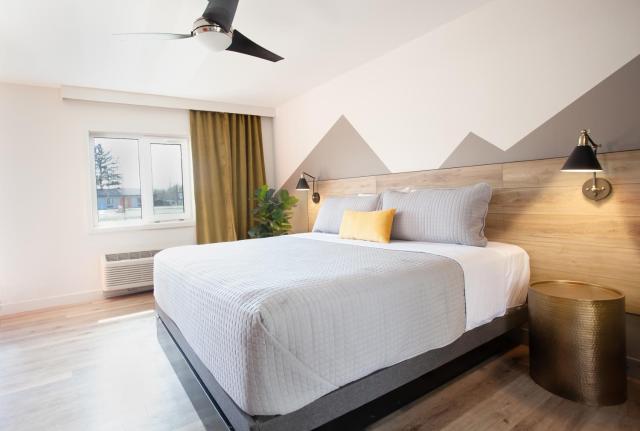 4411 Inn & Suites