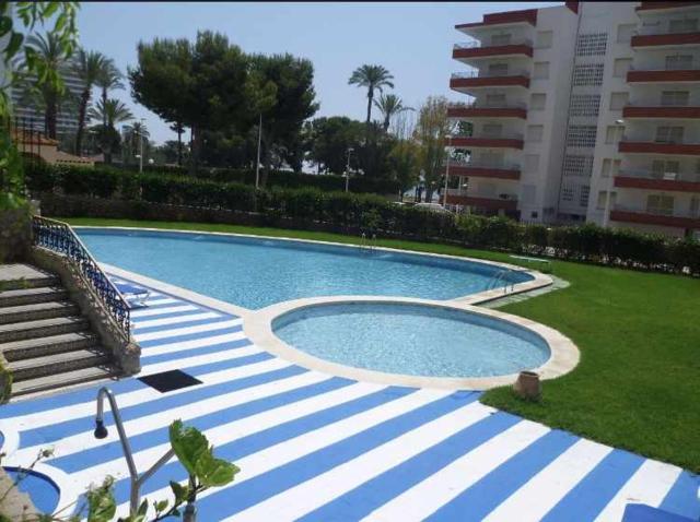 Las vegas con piscina y garaje