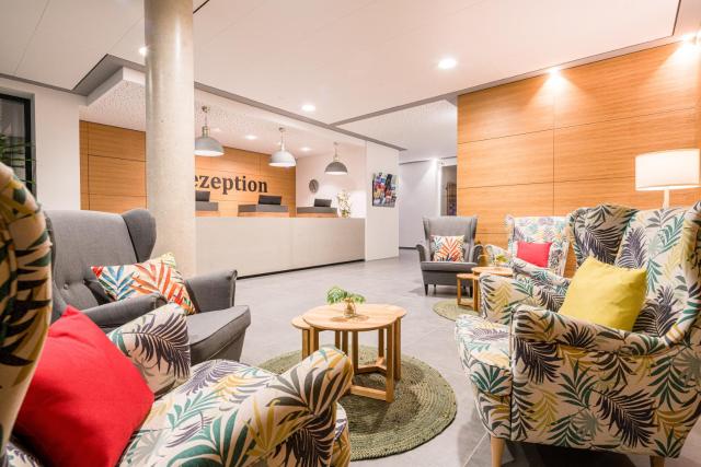 Stadthotel Lohne, Self Check-in & entspannt im Café frühstücken