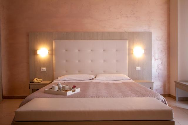 Falcon Hotel
