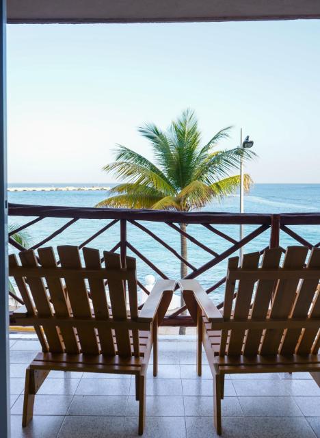 Hotel Vista del Mar with Beach Club access included