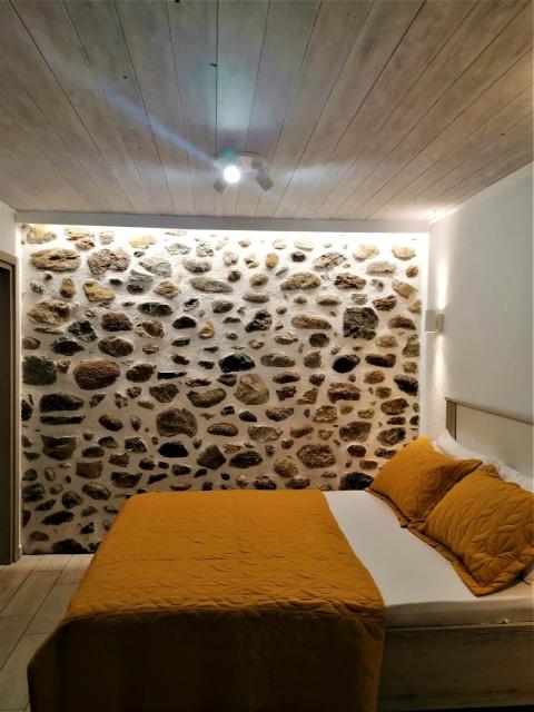 The Little Gem Under The Rocks 2