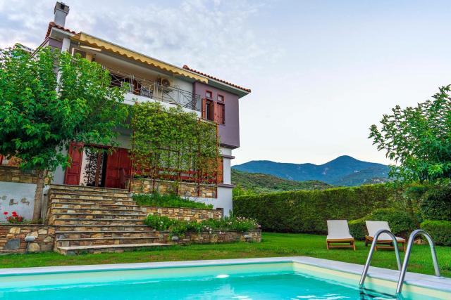 Chariklia's House with private pool