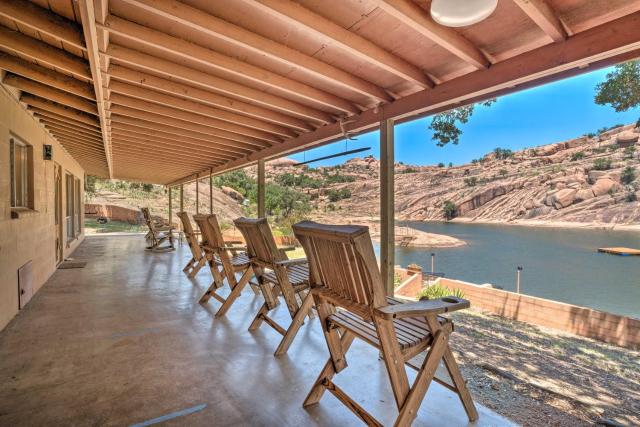 Rustic & Western House on Lake - Swim & Fish!