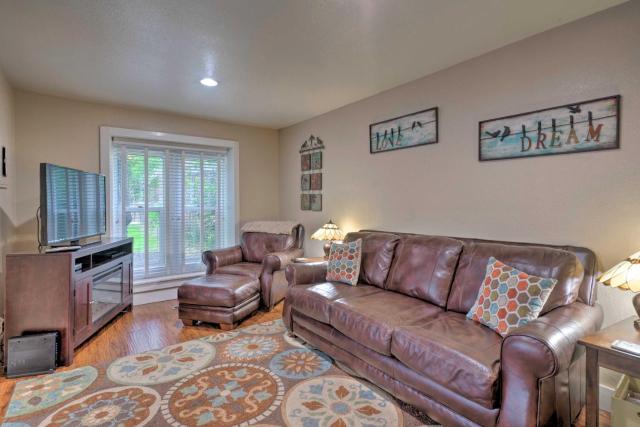 Creekside Home w/ Patio, Walk to Manitou Incline!