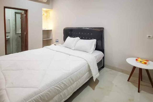 Rudi Rooms near Stasiun Cikarang Mitra RedDoorz
