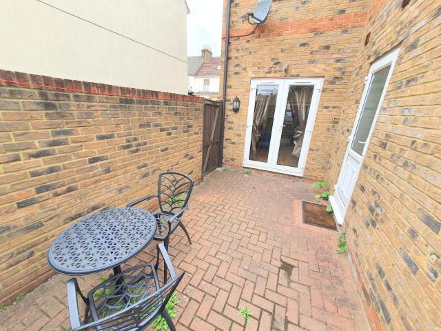 Friars Walk houses with 2 bedrooms, 2 bathrooms, fast Wi-Fi and private parking