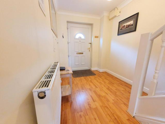 Friars Walk houses with 2 bedrooms, 2 bathrooms, fast Wi-Fi and private parking