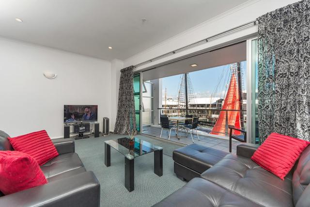 QV Stays Private Waterfront Apartment