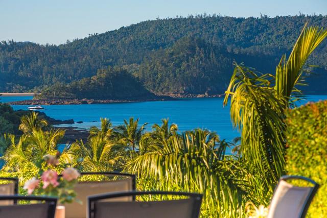 Poinciana 011 Hamilton Island - Ground floor with buggy, valet service and seaviews