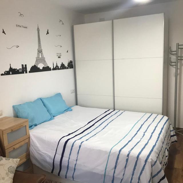 ESTUDIO LOFT en el Centro para 4 Personas Cama doble y sofá nuevo de cama doble Check in a partir de las 15 pm o antes si estuviera libre Con wifi Grandes ventanales