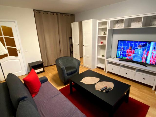 Your Home - Central studio apartment, balcony, parking & Self Check-in